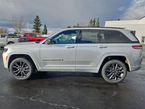 New 2026 Jeep Grand Cherokee Limited image 3