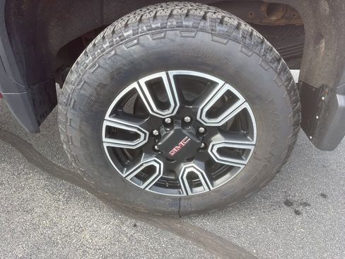 Used 2022 GMC Sierra 2500 AT4 w/ AT4 Preferred Package image 13