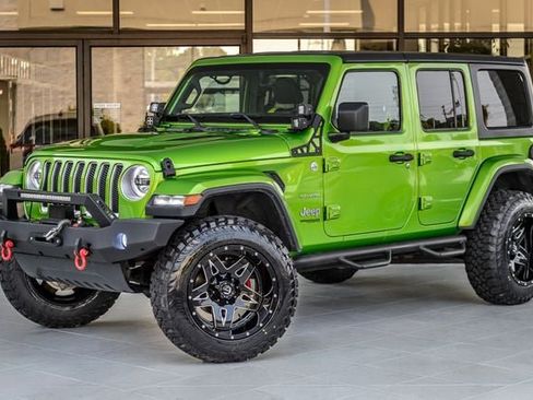 Used 2019 Jeep Wrangler Unlimited Sahara AWD/4WD image 2
