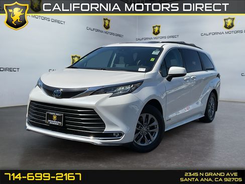 Used 2021 Toyota Sienna XLE FWD image 1
