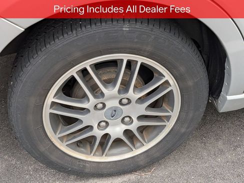 Used 2010 Ford Focus SE FWD image 8