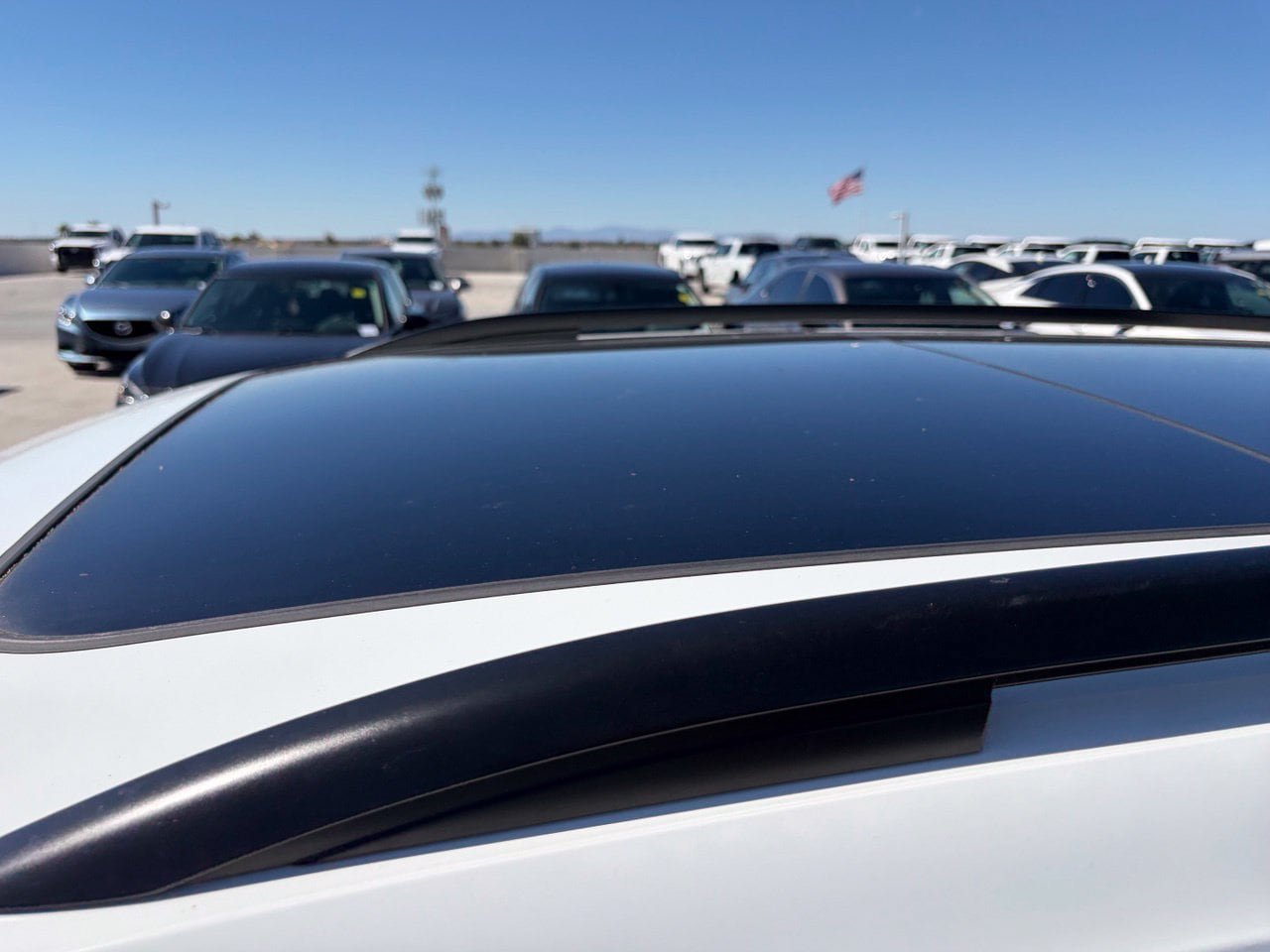 Used 2018 Volkswagen Tiguan SE w/ Panoramic Sunroof Package FWD image 5