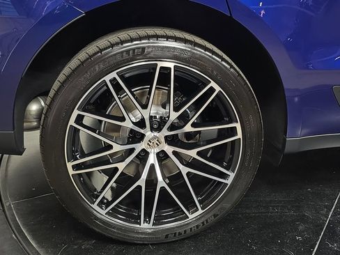 Certified 2026 Porsche Macan AWD/4WD image 29