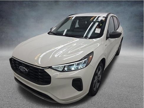 Used 2023 Ford Escape ST-Line w/ Tech Pack #1 FWD image 2