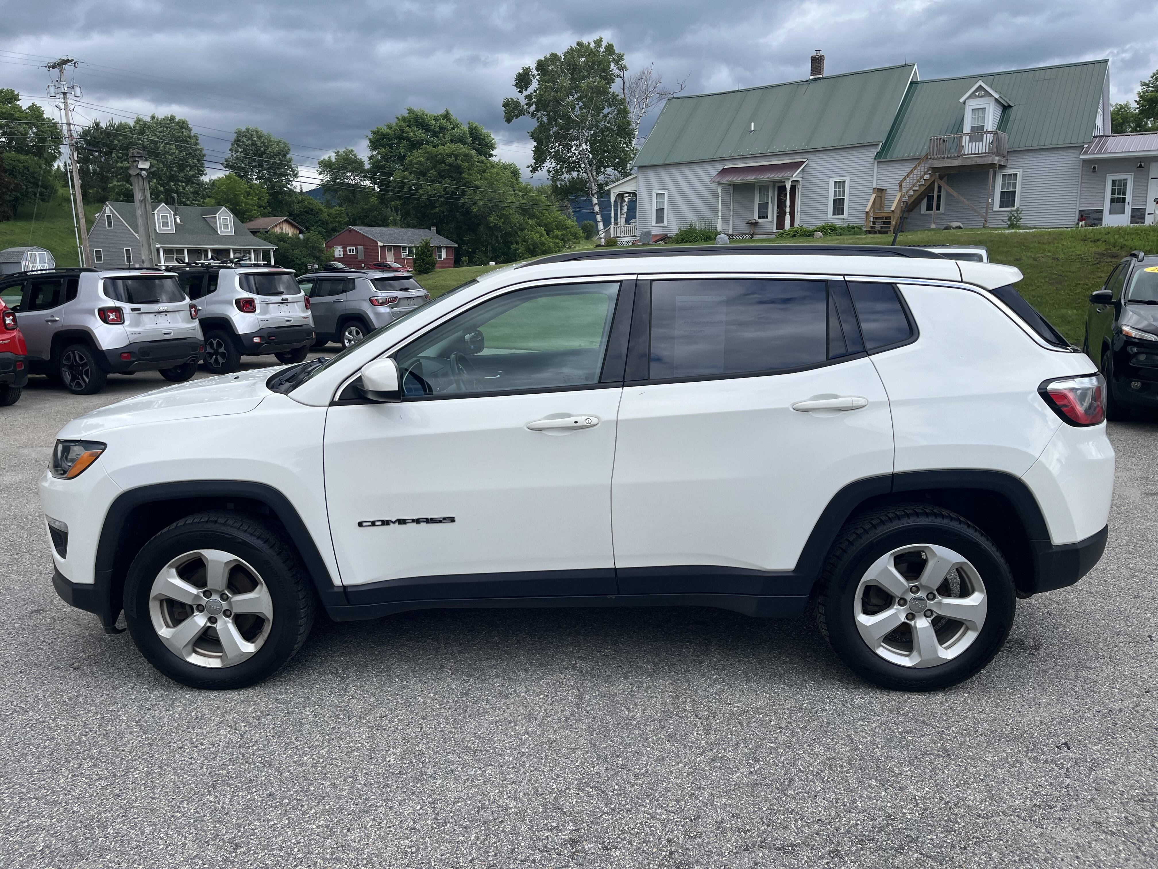 Certified 2019 Jeep Compass Latitude w/ Cold Weather Group AWD/4WD image 8