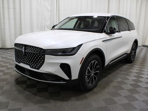 Used 2025 Lincoln Nautilus Premier AWD/4WD image 27