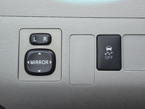 Used 2013 Toyota Sienna LE FWD image 16
