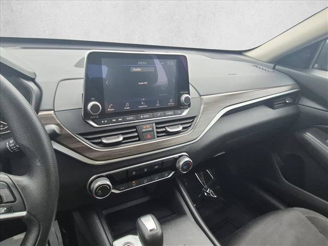Used 2025 Nissan Altima 2.5 SV FWD image 15