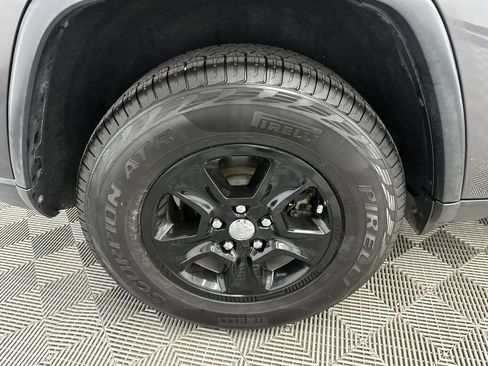 Used 2016 Jeep Grand Cherokee Laredo w/ Quick Order Package 23E RWD image 18