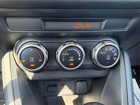Used 2019 Toyota Yaris XLE FWD image 33