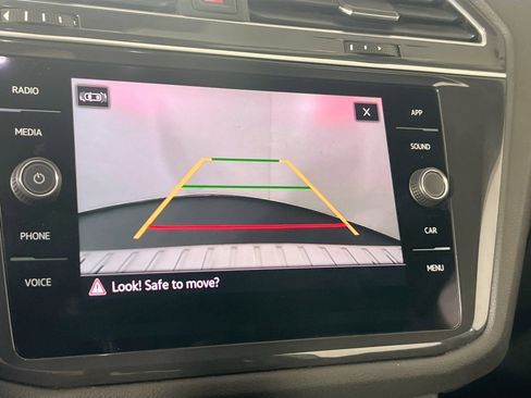 Used 2022 Volkswagen Tiguan SE AWD/4WD image 13
