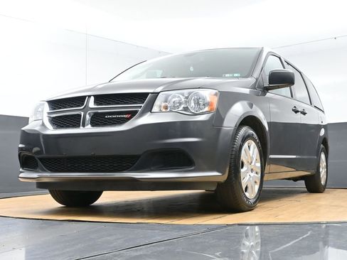 Used 2018 Dodge Grand Caravan SE w/ UConnect Hands-Free Group image 44