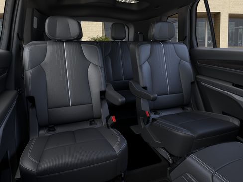 New 2026 Cadillac Vistiq Luxury image 17