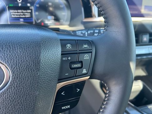 Used 2025 Toyota Crown Signia image 17