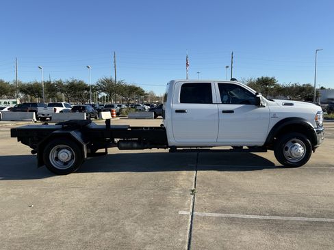 Used 2024 RAM 5500 Tradesman w/ Chrome Appearance Group image 3
