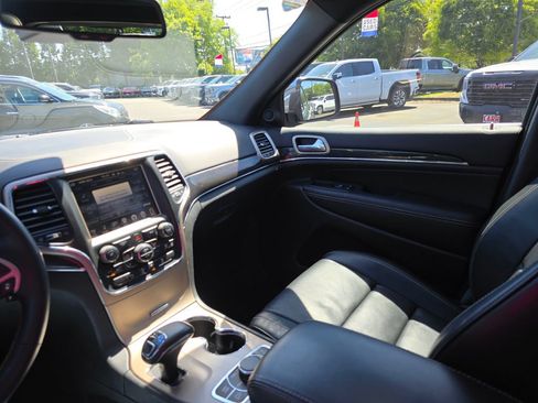 Used 2014 Jeep Grand Cherokee Overland w/ Advanced Technology Group AWD/4WD image 74