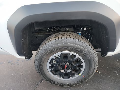 Certified 2025 Toyota Tacoma TRD Off-Road w/ TRD Off Road Premium Package AWD/4WD image 28