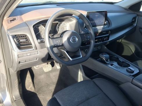 Used 2021 Nissan Rogue SV image 9