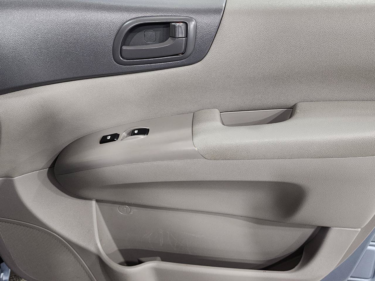 Used 2014 Kia Sedona LX FWD image 19