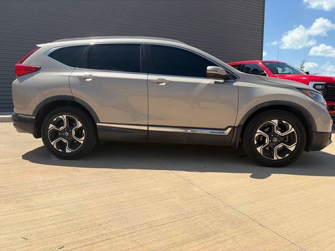 Used 2018 Honda CR-V Touring image 2