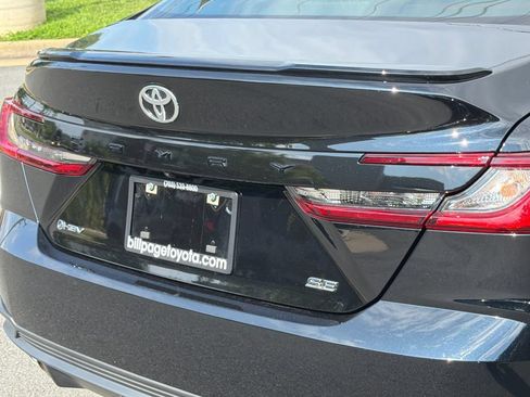 Used 2025 Toyota Camry SE w/ Convenience Package FWD image 5