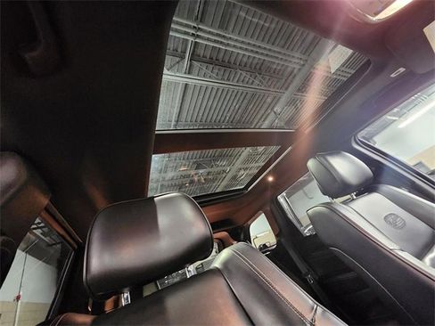 Used 2017 Jeep Grand Cherokee Overland image 24