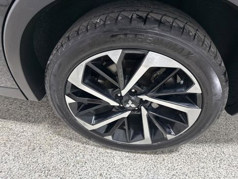 Used 2024 Mitsubishi Outlander AWD image 7