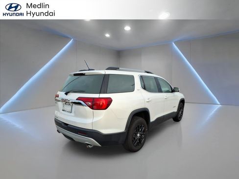 Used 2019 GMC Acadia SLT image 3