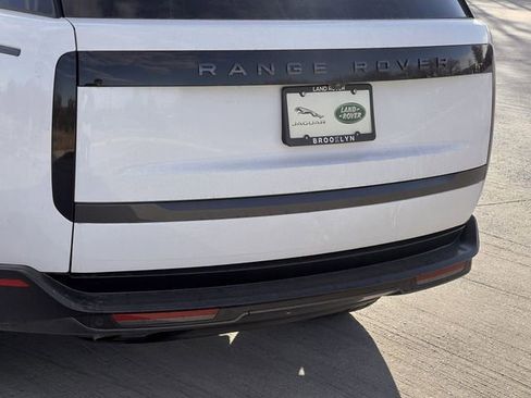Used 2025 Land Rover Range Rover Long Wheelbase Autobiography image 6