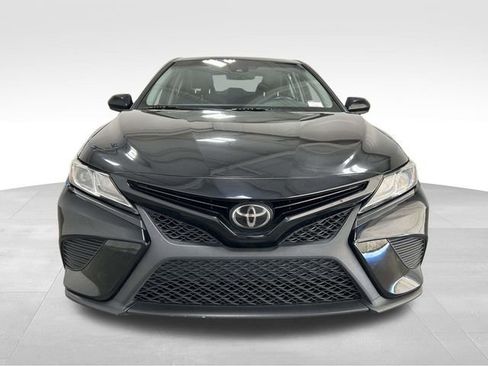 Used 2018 Toyota Camry SE w/ Moonroof Package image 6