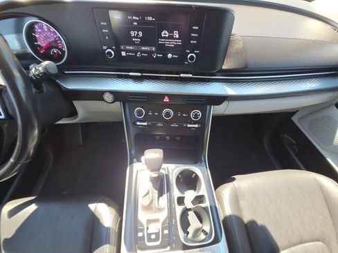 Used 2023 Kia Carnival LX w/ Paint Protection Package FWD image 11