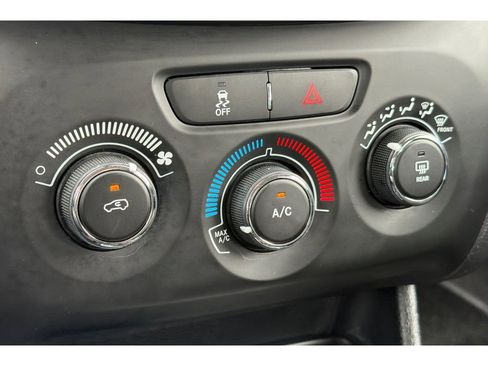 Used 2016 Jeep Cherokee Sport FWD image 21