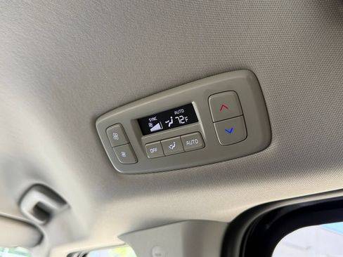 Used 2026 Kia Carnival FWD image 24