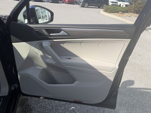 Used 2024 Volkswagen Tiguan SEL R-Line image 33