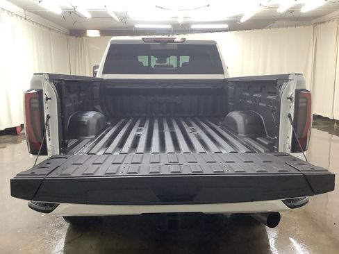 Used 2024 GMC Sierra 2500 AT4 w/ Technology Package AWD/4WD image 7