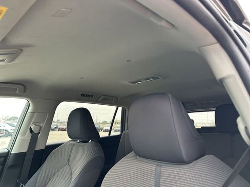 Used 2024 Toyota Highlander LE image 14