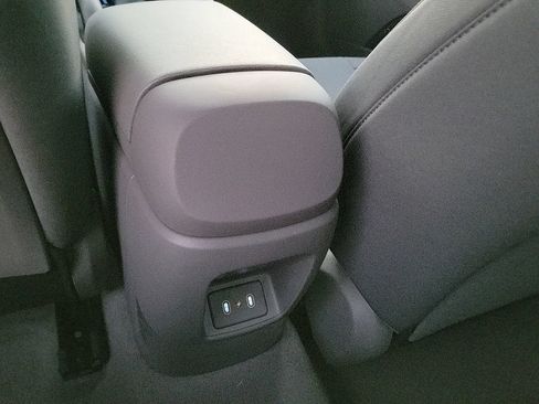 Used 2026 Hyundai Elantra SE FWD image 21