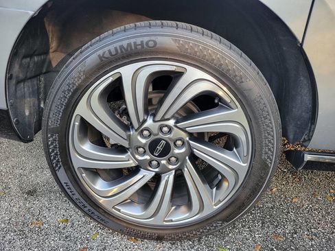 Used 2024 Lincoln Navigator L Premiere 4x4 4dr SUV image 22