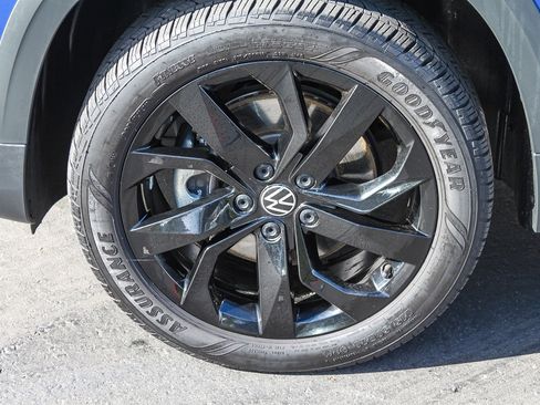 Used 2024 Volkswagen Taos SE image 12