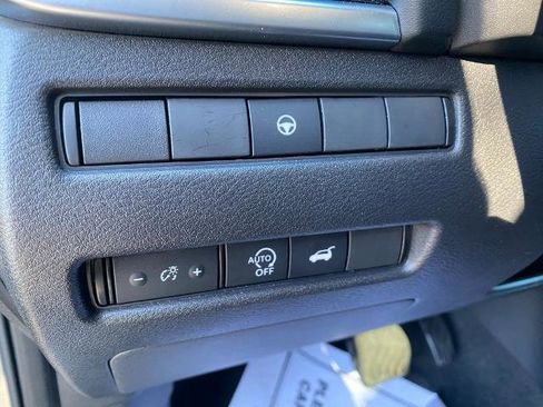 Used 2023 Nissan Rogue SL w/ SL Premium Package image 18