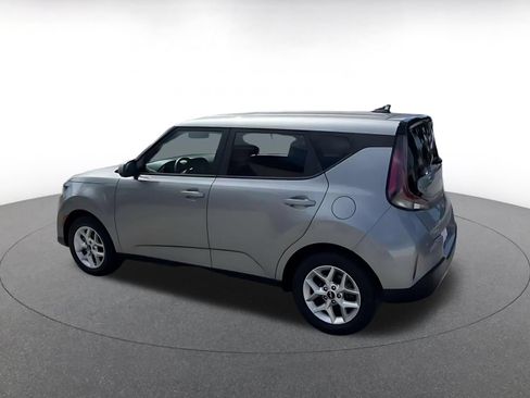 Used 2025 Kia Soul LX w/ LX Technology Package FWD image 10