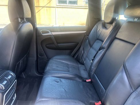 Used 2010 Porsche Cayenne GTS image 4