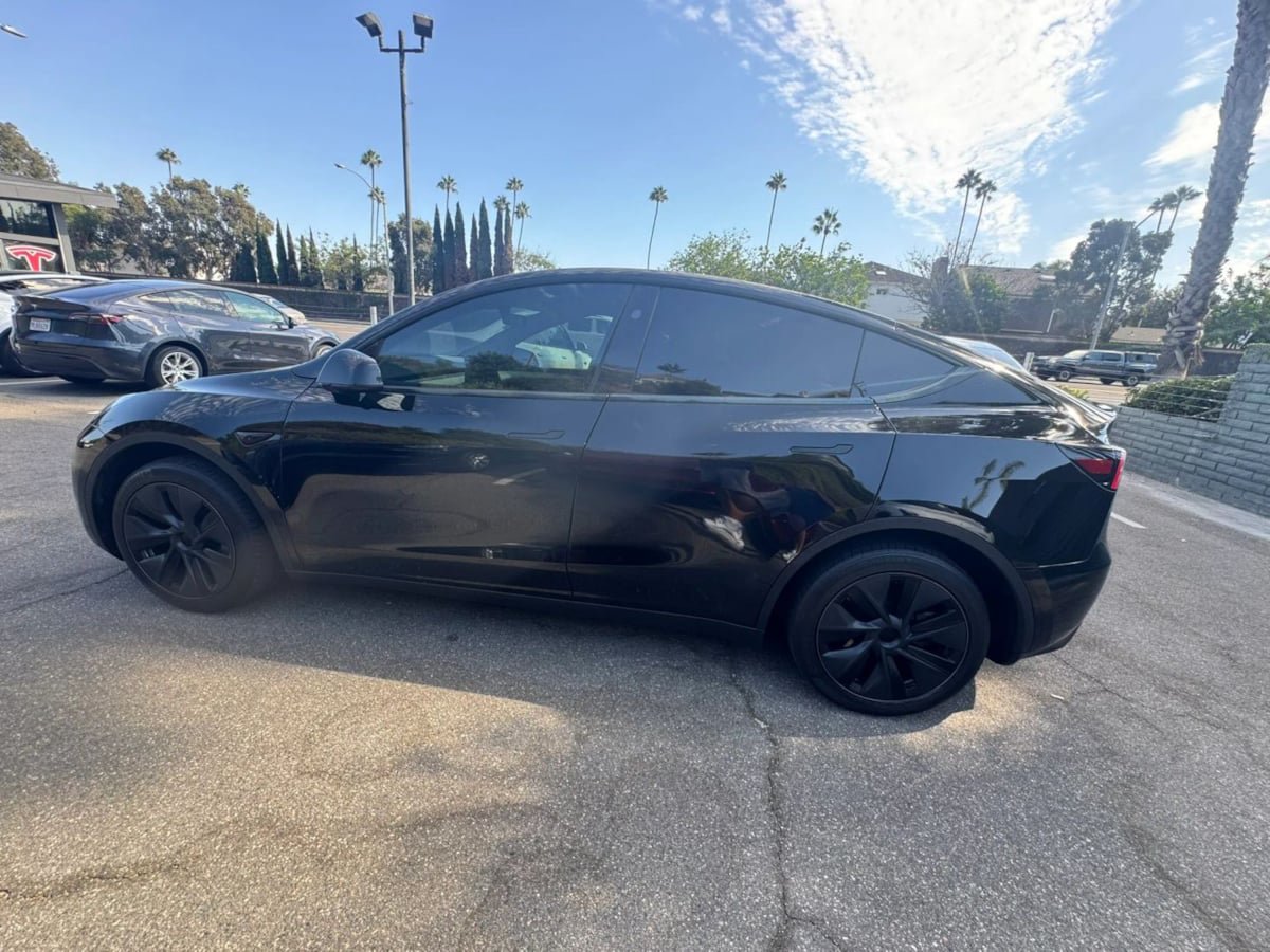 Used 2025 Tesla Model Y Long Range RWD image 8