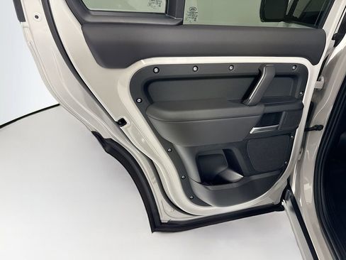 New 2026 Land Rover Defender 110 X-Dynamic SE AWD/4WD image 27