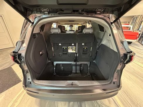 Used 2022 Toyota Sienna XLE FWD image 46