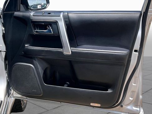 Used 2023 Toyota 4Runner Limited AWD/4WD image 23