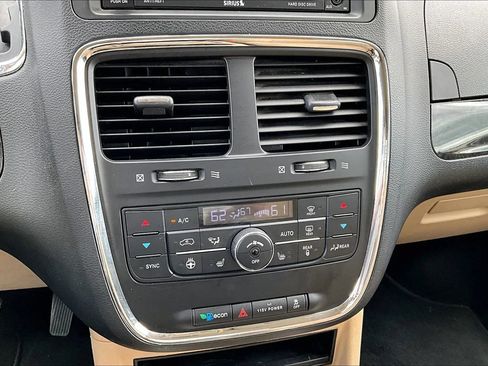 Used 2013 Dodge Grand Caravan Crew w/ Driver Convenience Group FWD image 14