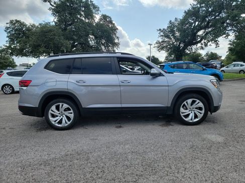 Used 2021 Volkswagen Atlas SE w/ Towing Package FWD image 4