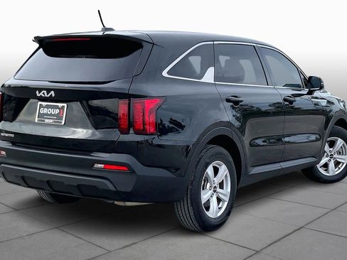 Used 2023 Kia Sorento LX image 12