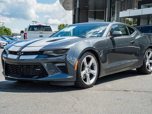 Used 2018 Chevrolet Camaro SS RWD image 3